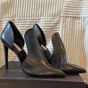 Steve Madden Black Leather Pointed Heels